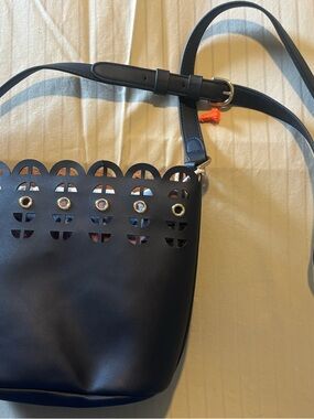 Stella & Dot Navy Scalloped Crossbody with Gold Accents